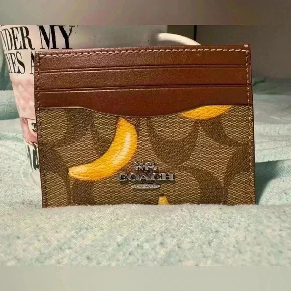 coach ๐ banana card holder - Picture 1 of 5